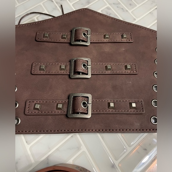 Vintage Renaissance Accessories Leather - Picture 11 of 17